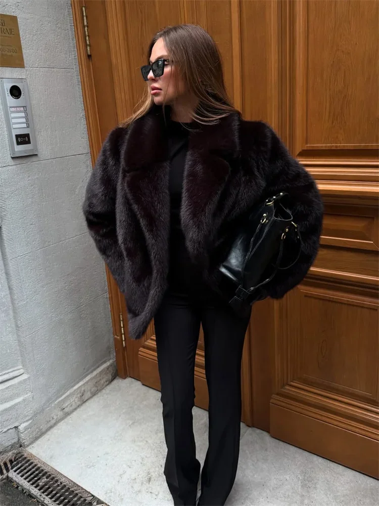 เสื้อโค้ทขนเฟอร์เทียมสีดำสุดหรูสำหรับผู้หญิง ฤดูหนาว สวมใส่ไปทำงาน ปกเสื้อแบบปกเชิ้ต แขนยาว เสื้อคลุมคาร์ดิแกน เสื้อคลุมขนเฟอร์เทียมสำหรับผู้หญิง อุ่นสบาย รุ่นปี 2025