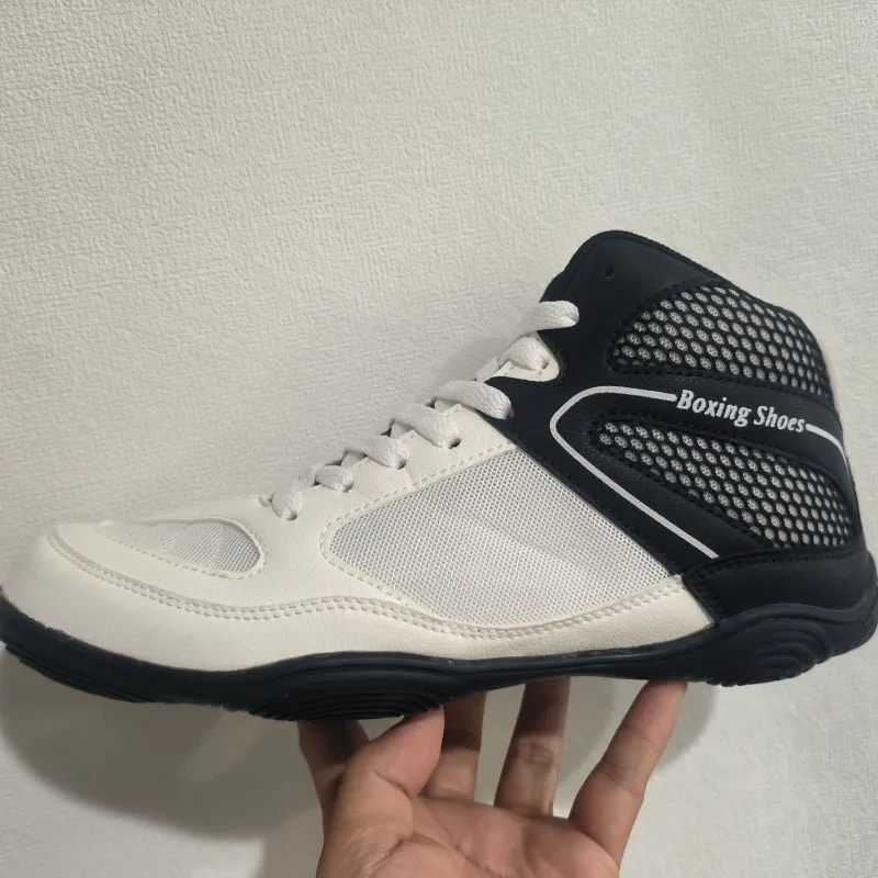 2026 Trend Mid-Top Wrestling Shoes Man Indoor Men Boxing Sneakers Lace Up Boxing Fighting Boots Anti Slip Boxing Shoes Man