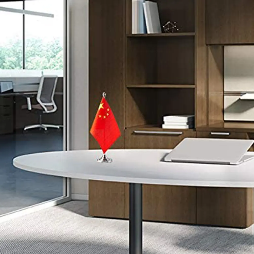 

2 комплекта китайских настольных флагов: декоративные полиэстеровые мини-флаги с металлической подставкой для дома, офиса, праздников