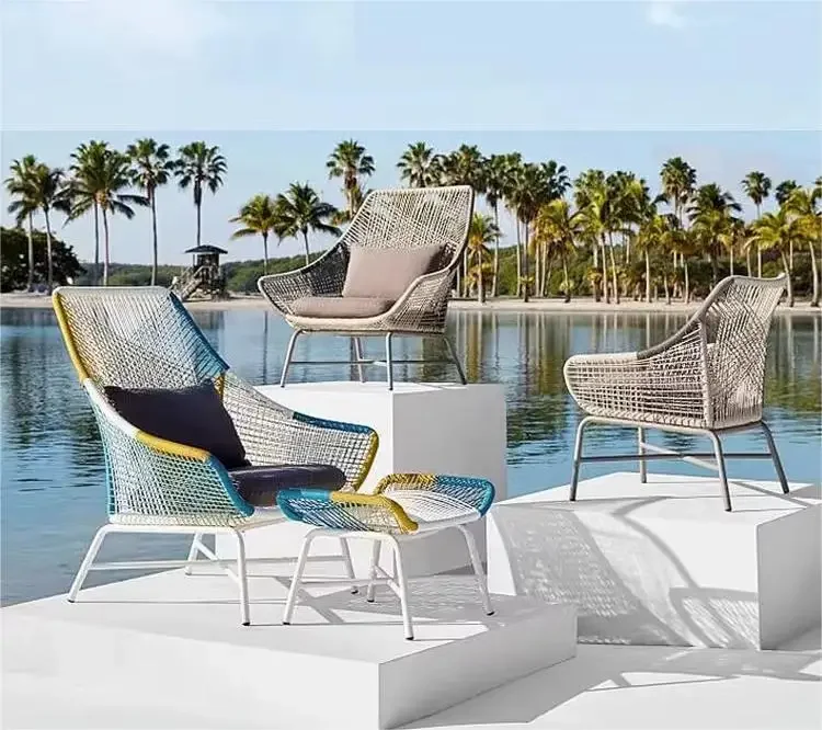 Chaise longue en osier pour l'extérieurBalcon extérieurFauteuil en rotin de terrasseFauteuil de détente moderne