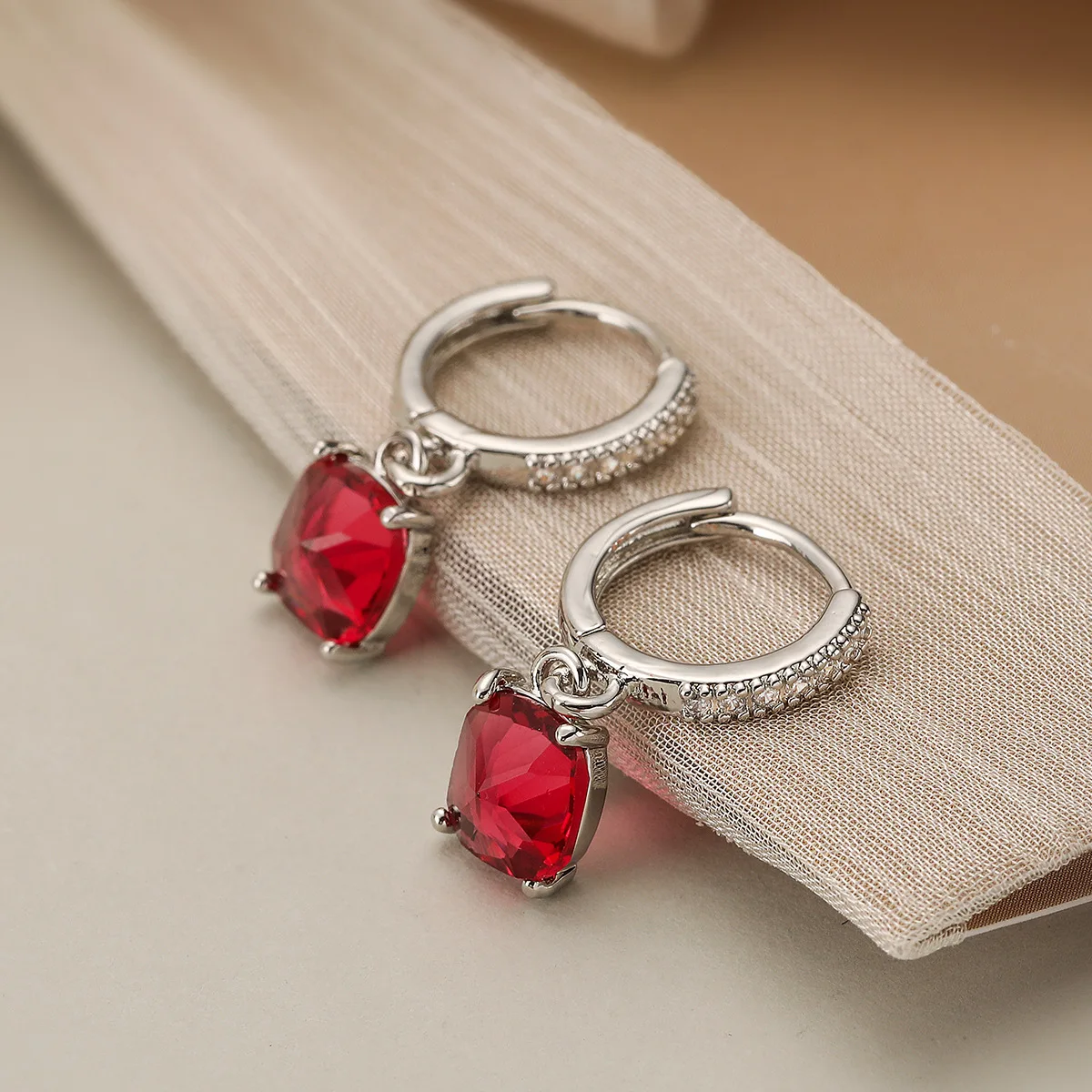 GANPUP Luxuriöse farbige AAA-Zirkonia-Ohrhänger für Damen, Nischenmode-Ohrschmuck, Accessoires, Geschenk für Partys – Detail 9