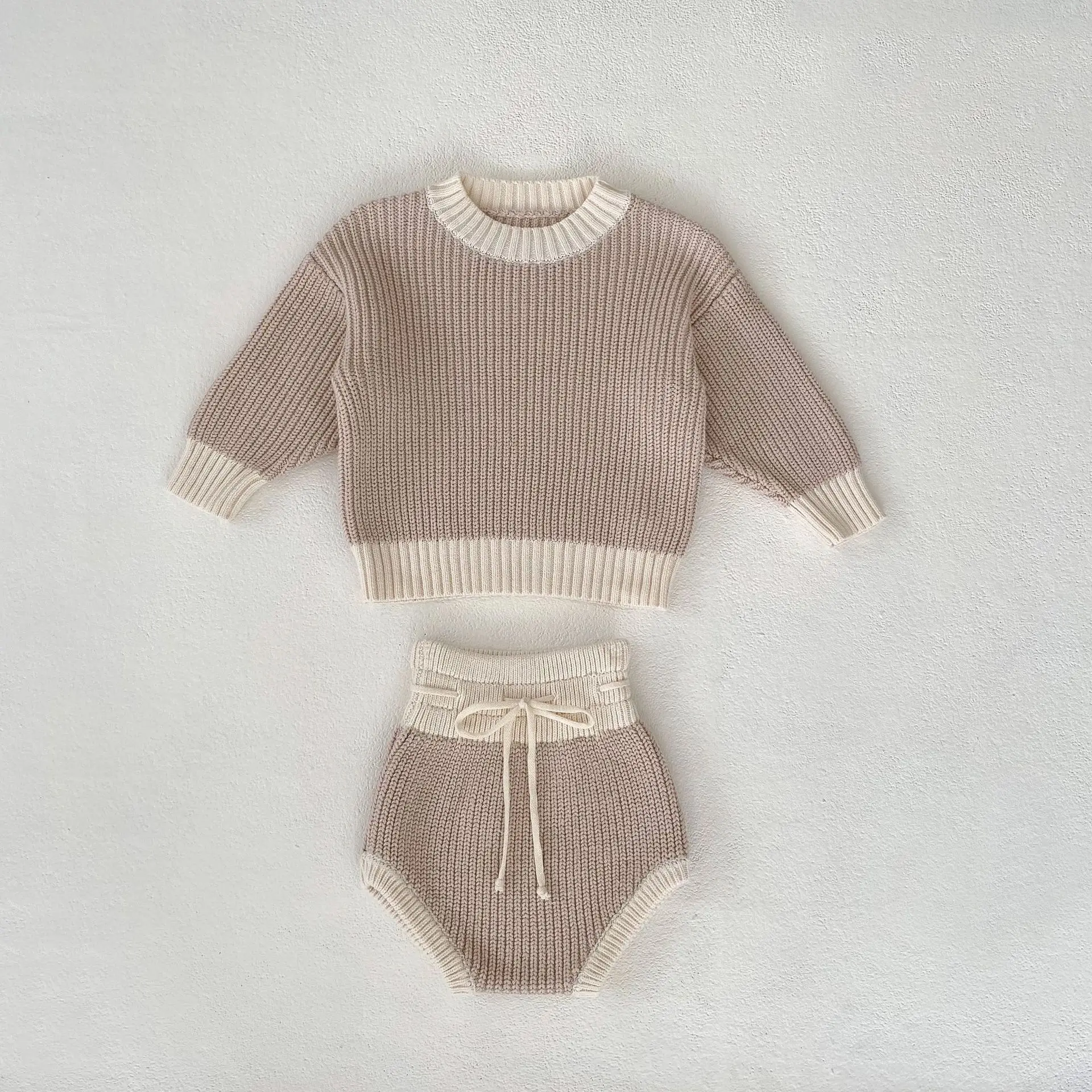 

Angoubebe 555S167 2023 New Arrival in Autumn Infant Baby Girl Round Collar Cardigan Combo Short Pants In Sets