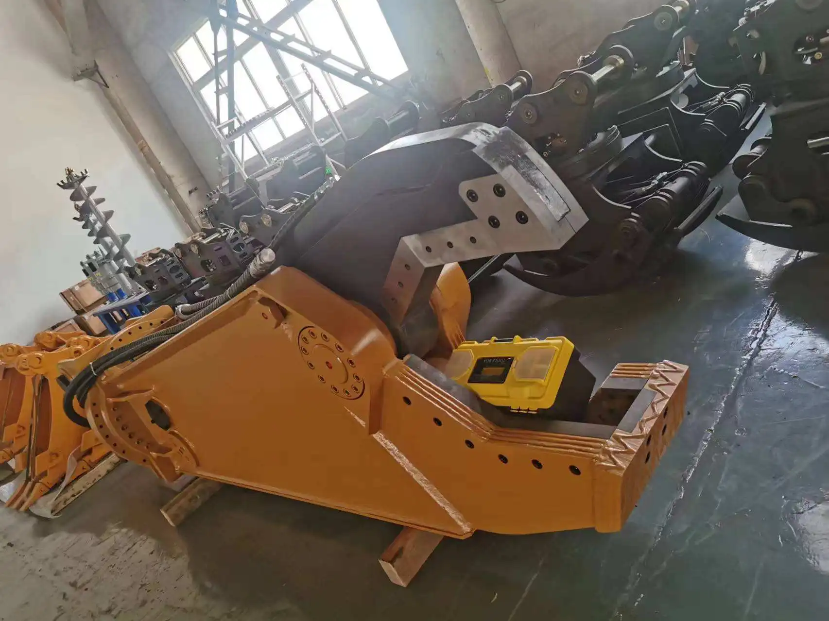 Professional Excavator Attachments Hydraulic Eagle Beak Shear for Steel Plate Scrap Metal Cutting Machine Rotary Demolition Tool