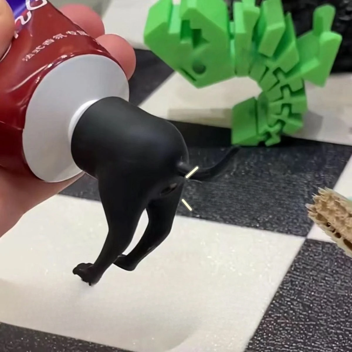 

2 шт., креативная 3D игрушка для розыгрыша, забавная игрушка для собачьей пасты, топпер для зубной пасты, креативный чехол для дозатора зубной пасты