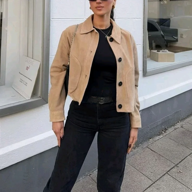 เสื้อแจ็คเก็ตหนังผู้หญิงแบบยาว คอปก แขนยาว แต่งกระดุม ดีไซน์เรียบง่าย รุ่น 4720200