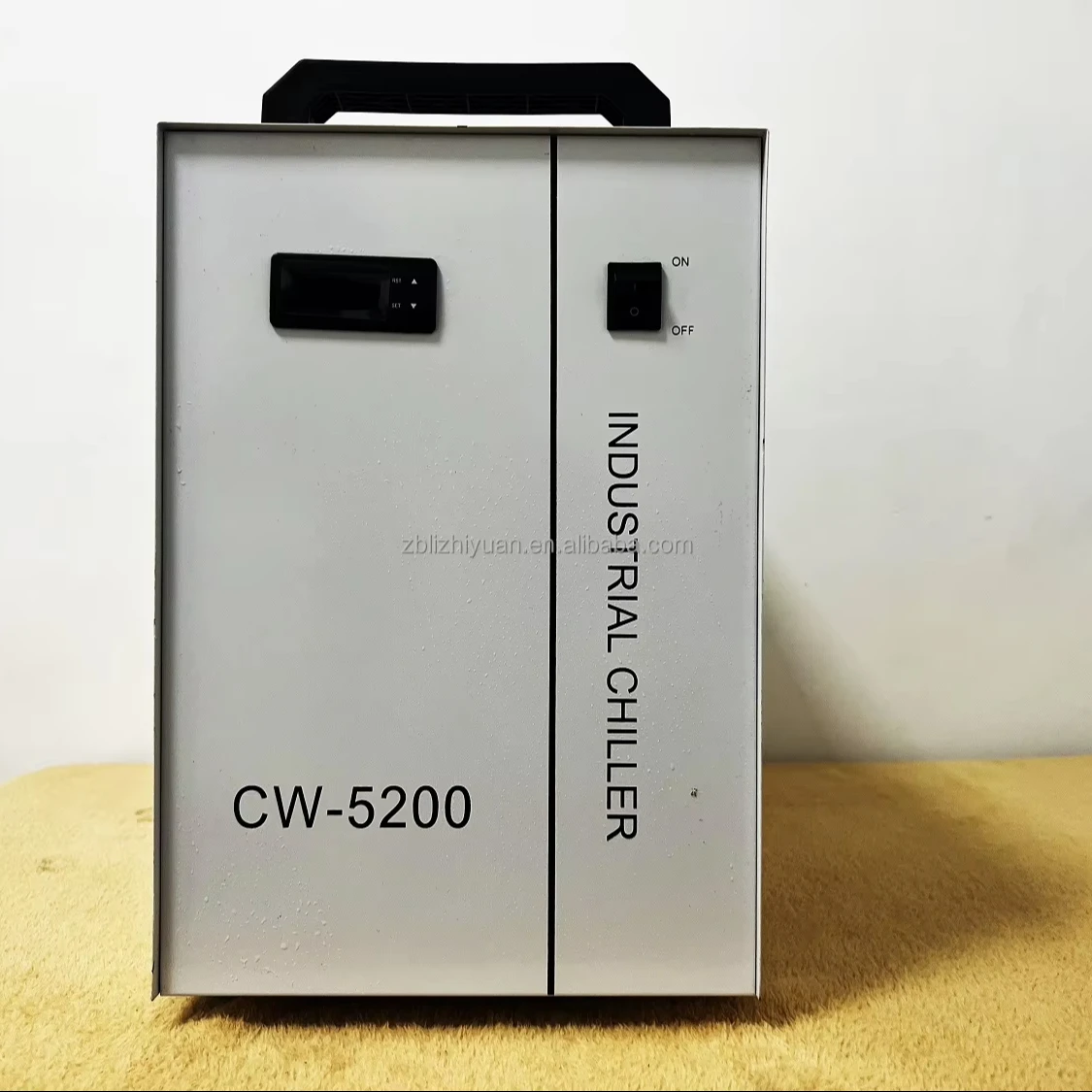 

CW5200 Промышленный охладитель воды с воздушным охлаждением для лазерных машин Длительный срок службы Охладитель воды 1/2 л.с.