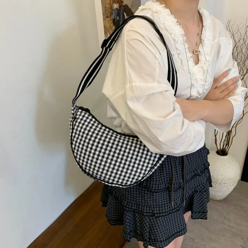 

Luxury Women's Crossbody-Bag Crafted From Premium Leather Boasting Trendy Commuter Style And Popular Classic Look​