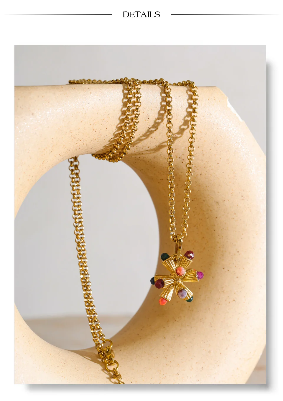 Yhpup Pulloverkette aus Edelstahl, Halskette mit Anhänger in Form einer Blume aus Harz, stilvolles und einzigartiges Schmuckstück für Damen, ein ideales Geschenk. – Detail 7