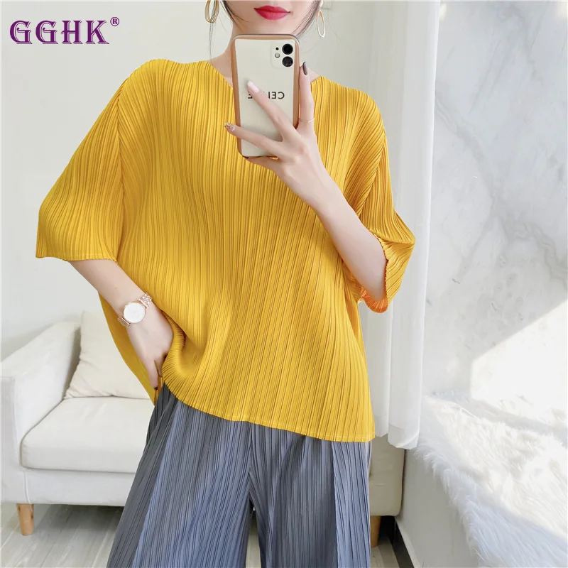 GGHK Pleated Tops Women\'s Summer T-shirt Short-sleeved V-neck Large Size Comfortable Leisure 2023 Summer New Solid Color Simple