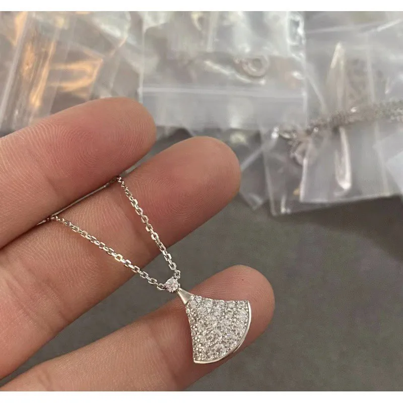 

205 Popular Exquisite Necklace, Small Skirt Necklace, Women's Thick Plated Fashionable Temperament Collarbone Chain