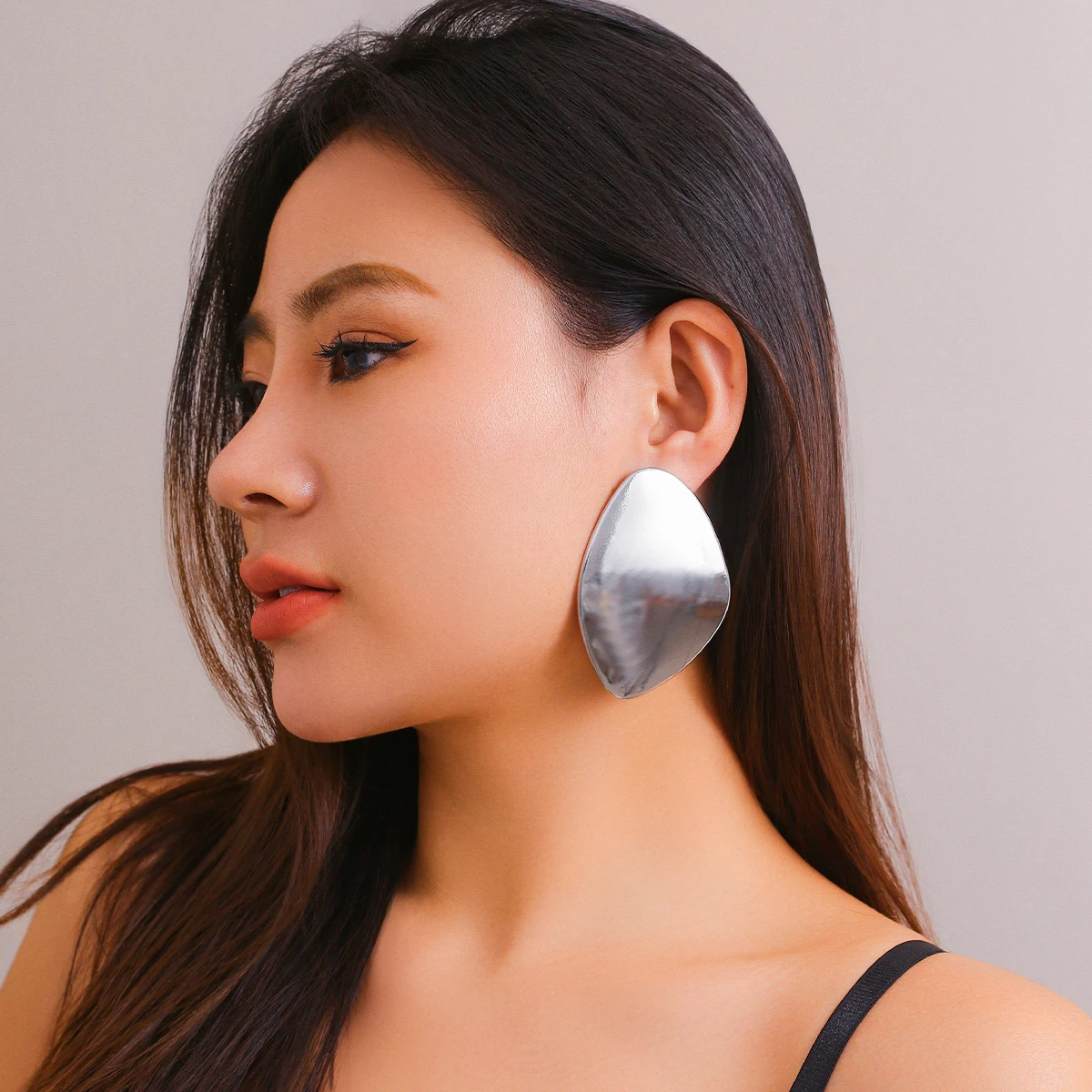 Exaggerated Large Smooth Surface Metal Stud Earrings for Women Trendy Ladies Daily Street Accessories 2024 Fashion jewelry Gifts
