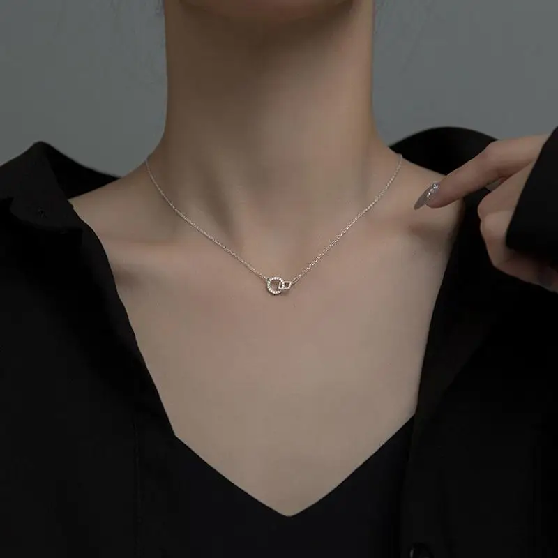 Minimalist And Unique Design Interlocking Round And Square Necklace For Women Minimalist And Understated Geometric Clavicle