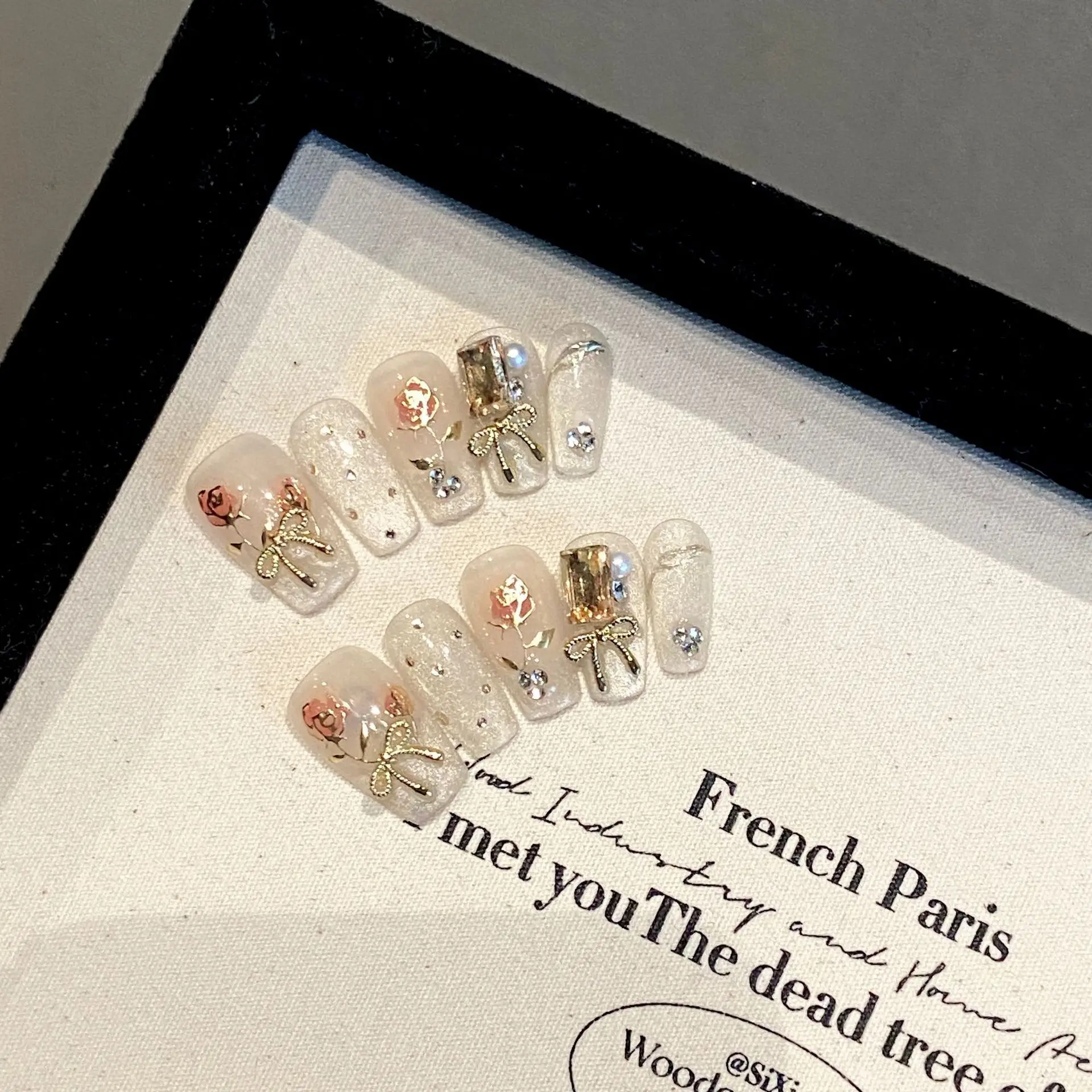 

10pcs Handmade Pressed Short Coffin Nails Art,Rose Story French Cat's Eye Rose Bow Diamond, Nice Fake Nails,Suitable For Women