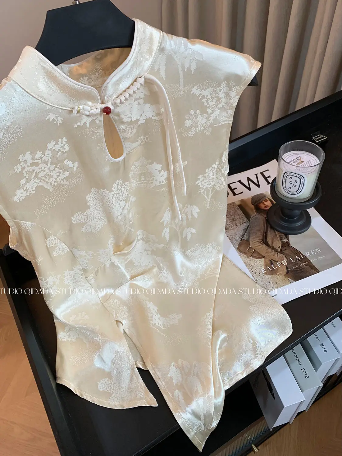 بلوزات جاكار من الحرير الساتان للنساء بأكمام قصيرة قطع علوية كلاسيكية على الطراز الصيني شيونغسام كبيرة الحجم