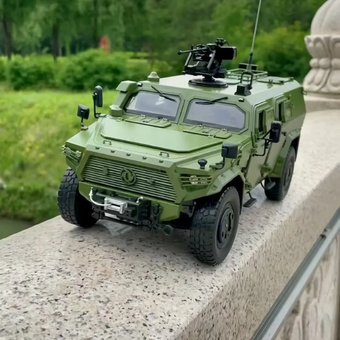 1:18 Dongfeng Warrior Military Armored Vehicles Alloy Car Model Sound and Light Children's Toy Collectibles Birthday gift