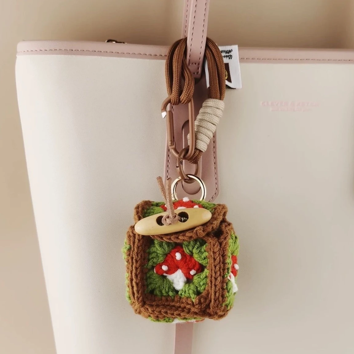 

Crochet Mushroom Earphone Keeper，Pouch， Headphone Case & Coin Purse with Detachable Keychain，Accessory for Daily