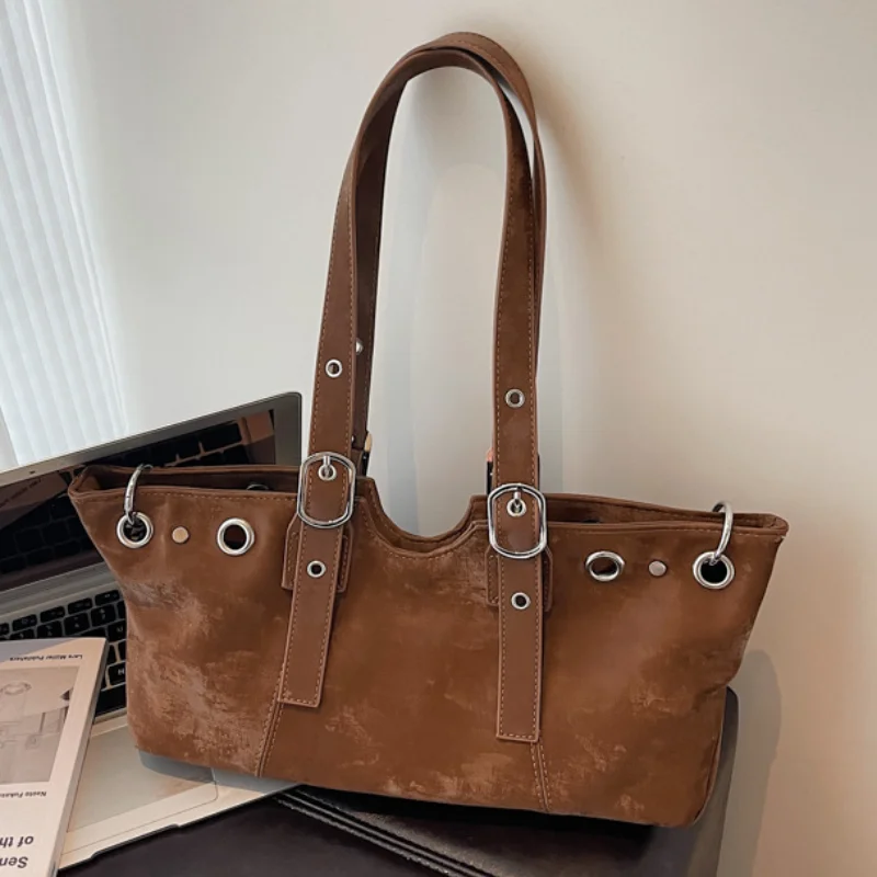 

Корейская полая сумка через плечо с заклепками и пряжкой для ремня, дизайнерская женская большая сумка большой вместимости, модная пригородная сумка с верхней ручкой