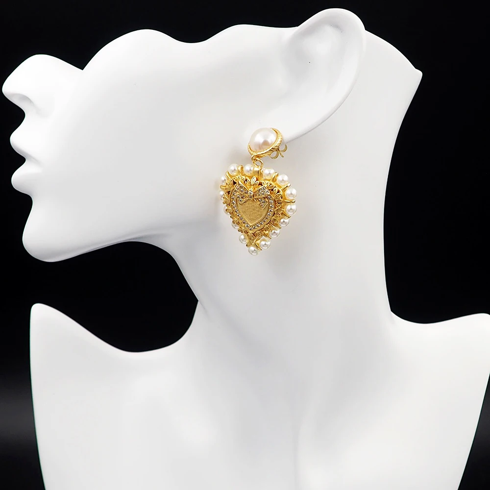 

Elegant Heart Shaped Gold Pearl Dangle Earrings for Women Pearl Accents Fashion Jewelry Accessory Perfect Party Gift