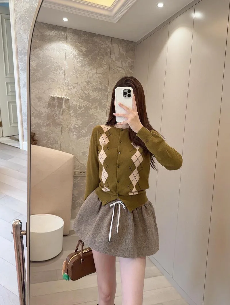 2024 Autumn New Women's Shorts Fashionable, Exquisite and Versatile A-line Pattern Cotton Wool Puff Mini Skirt