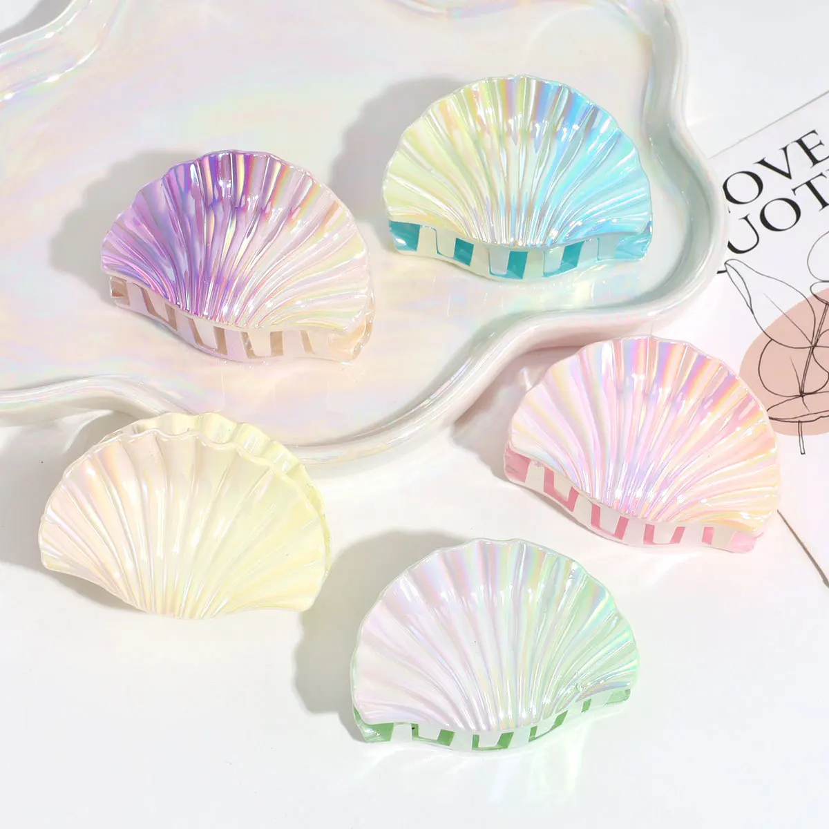 

Fashionable Gradient PVC Shark Hair Claw Clips for Women Big Shell Design Beach Style Hairgrip for Vacation Hair Accessories