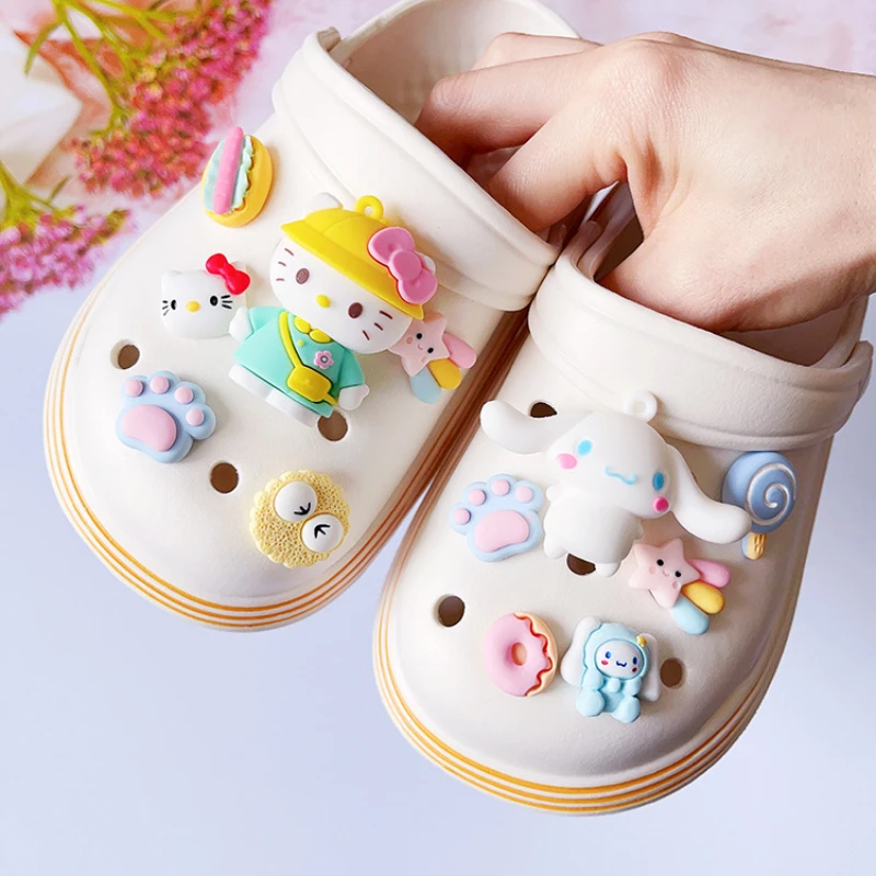 Sanrio Hello Kitty fibbia per scarpe Kawaii Kulomi cannella cane accessori Anime scarpe scarpe fiore scarpe fascino regali per bambini