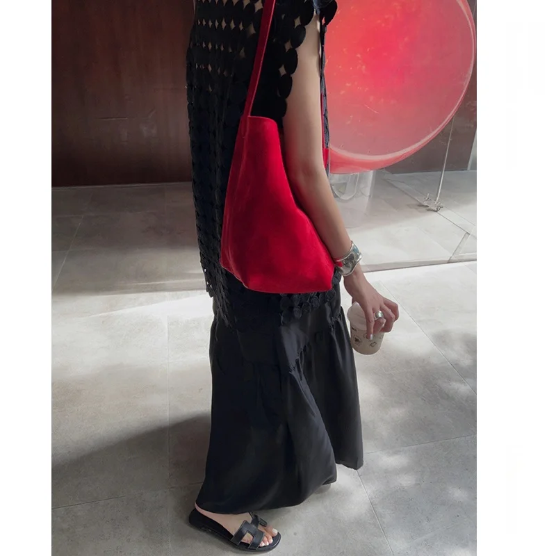 Libelin Suede Bucket Bag – סרטייה מתקדמת ליום-יום