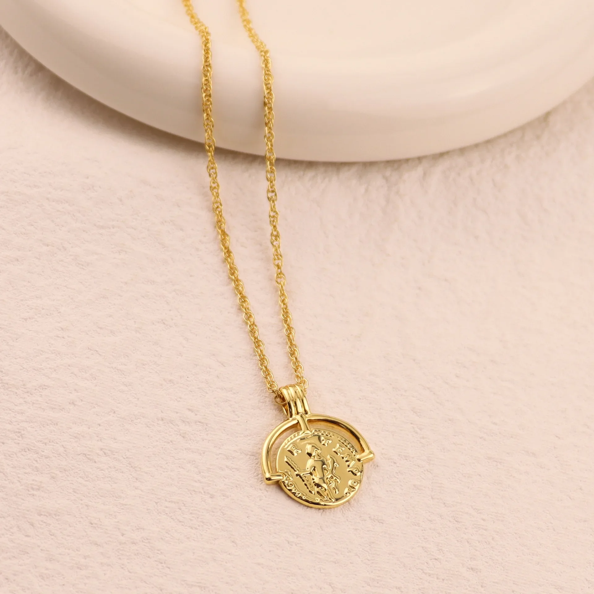 

Ins Internet Celebrity Accessories Autumn and Winter New Sweater Chain Retro Gold Coin Muse Avatar Necklace