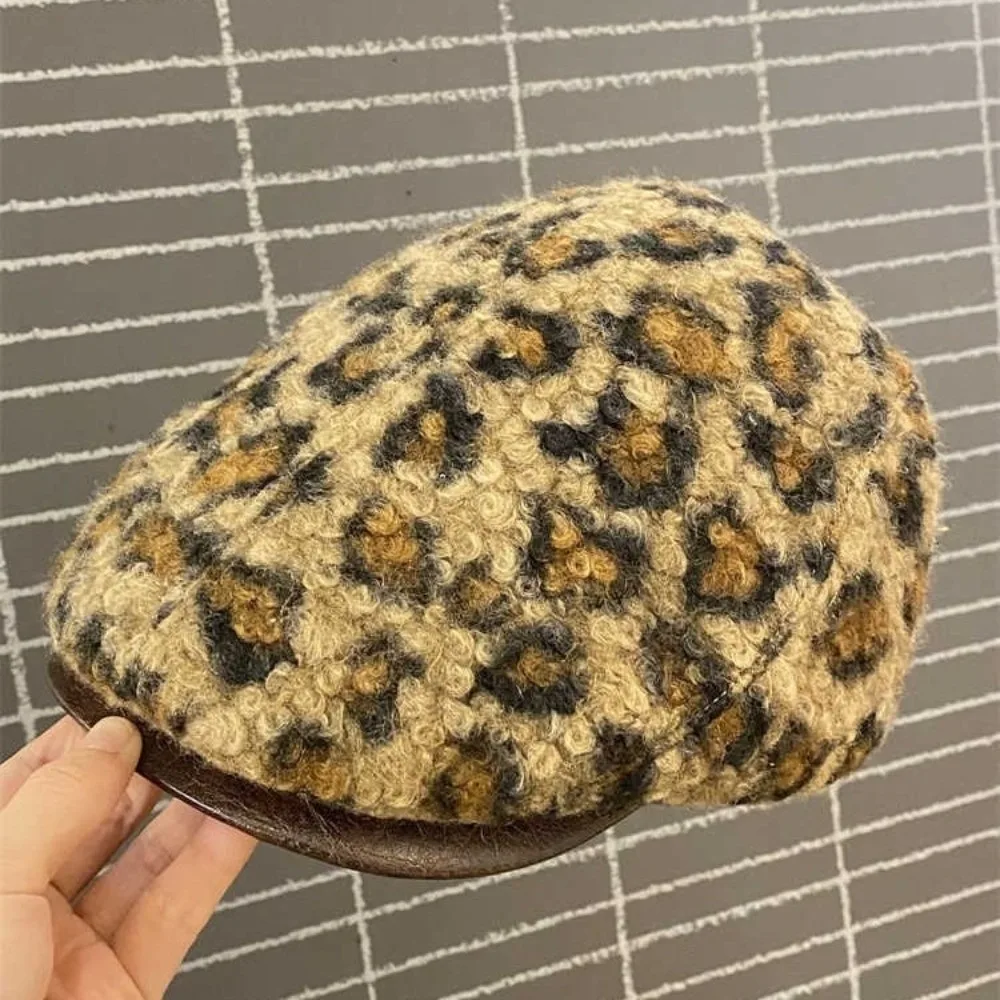 레트로 조절 가능한 양털 베레모 따뜻하게 유지 Y2k 레오파드 프린트 베레모 스트리트 PU 가죽 챙 여성 뉴스보이 캡 가을 겨울