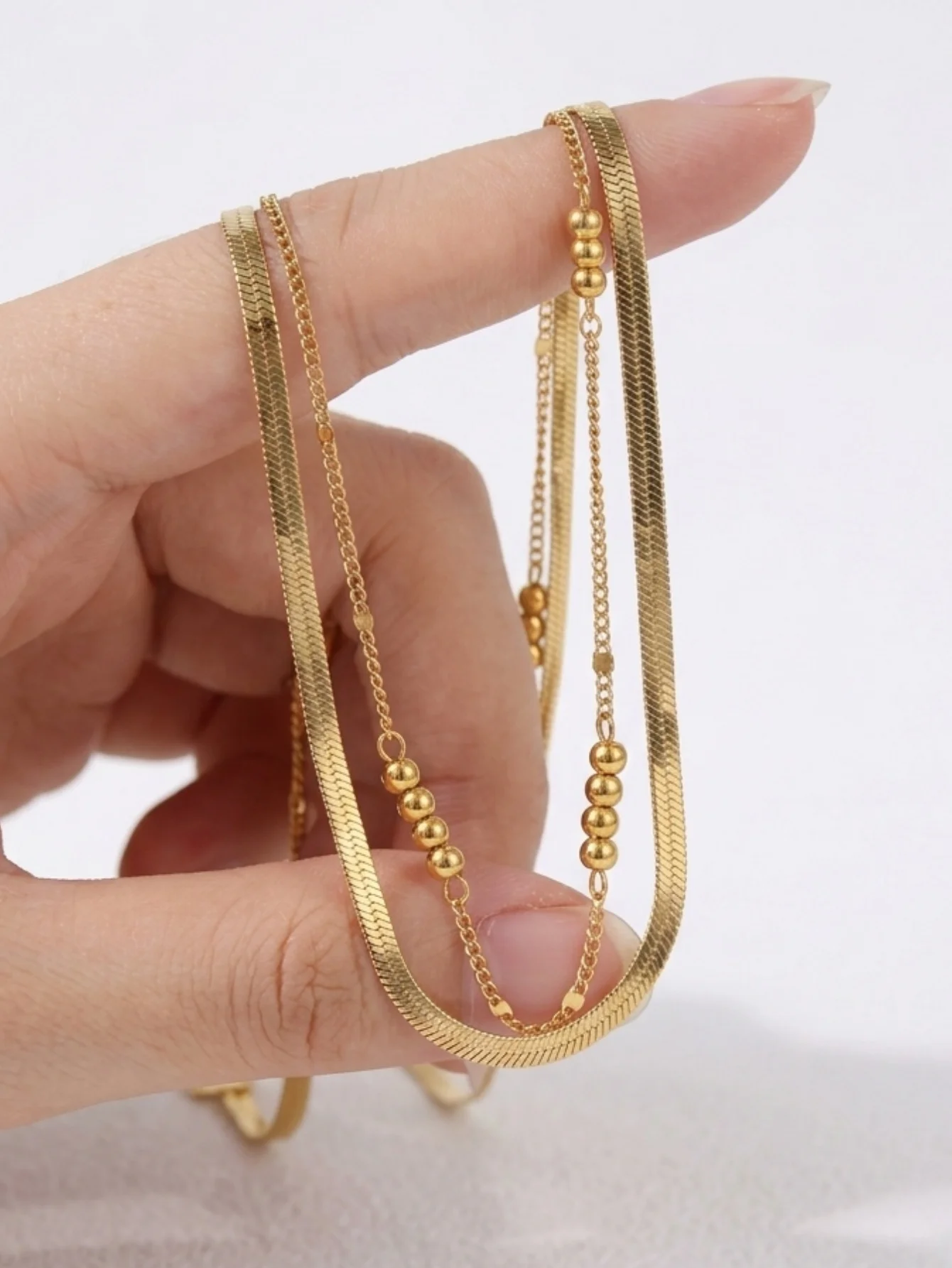 Collar de acero inoxidable chapado en oro de 18 quilates con cuentas de hueso de serpiente de doble capa, estilo lujo ligero, collar con colgante de cuentas pequeñas de oro de doble cadena, para uso diario de mujer, regalo para la mejor amiga, regalo festivo, para salidas de compras, estilo lujo ligero, accesorios multicapa combinables para diversas ocasiones