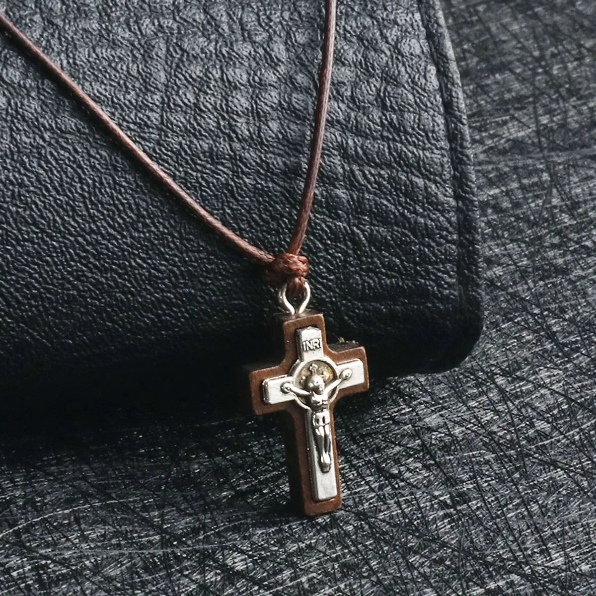 INRI crucifijo Jesús Cruz collar para hombres mujeres de madera religiosa católica colgante collares cuerda de cuero cadenas joyería Collier