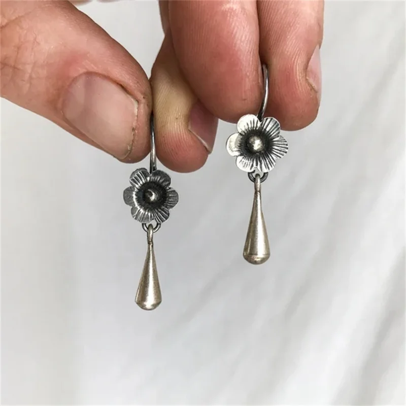 Vintage Silver Color Waterdrop Flower Geometry Black Stone Earrings for Women Long Dangle Earrings Wedding Engagement Jewelry