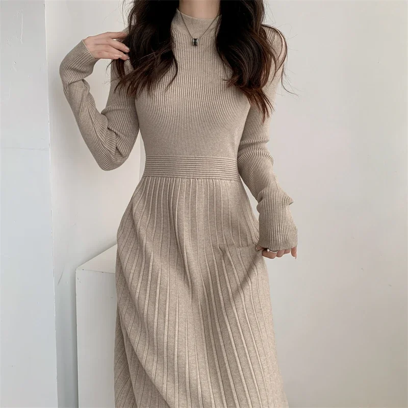 

2023 Autumn/Winter British Style Celebrity Knitted Dress Solid Half High Neck Slim Fit Inner Matching Coat Pleated Long Dress