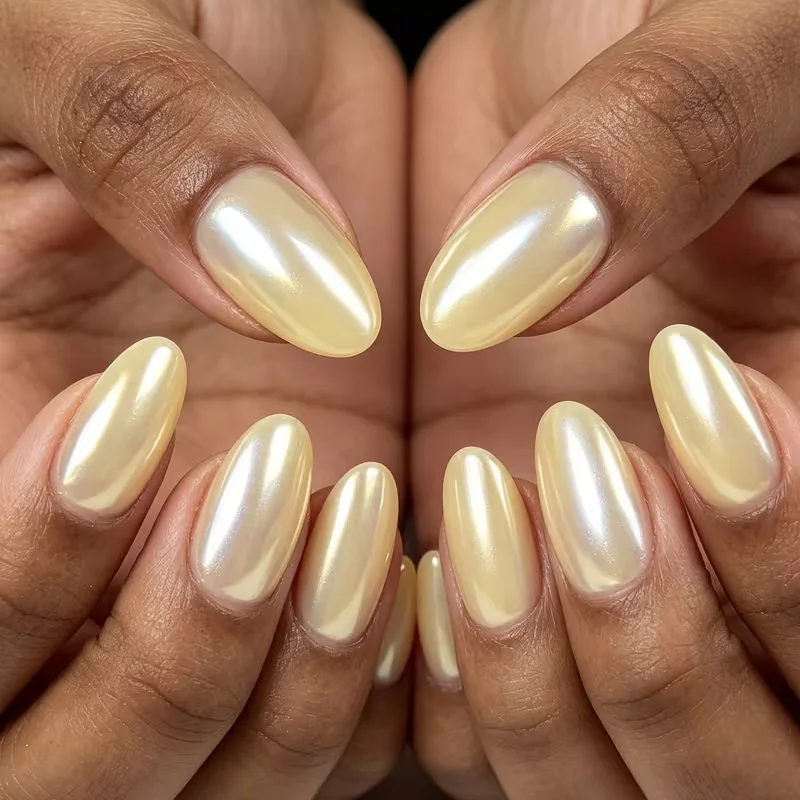 Xiaoks Light Champagne Pearl Aurora Nail Polish, Austrian Imported Pearl Aurora Powder, No-Bake Natural Air-Drying, Soft Champagne Pearlescent Shine That Enhances Skin Tone, Quick-Drying Formula That Doesn'T Stick, Color Adheres Firmly, Gentle Ambiance Nail Art Product, Nail Surface with a Delicate Pearl Aurora Shine and a High-End Texture, Easy to Create a Refined Nail Surface at Home, Suitable for Commuting, Dating, Light Parties, and Other Occasions, a Great Gift for Holidays