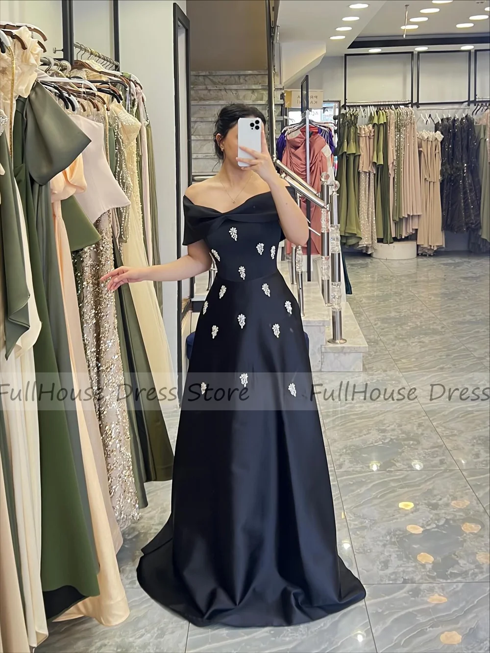 Maßgeschneidertes, anmutiges, schulterfreies, mit Kristallen besetztes, sexy Abendkleid, rückenfreies, bodenlanges Braut-Pro-Kleid mit Hof