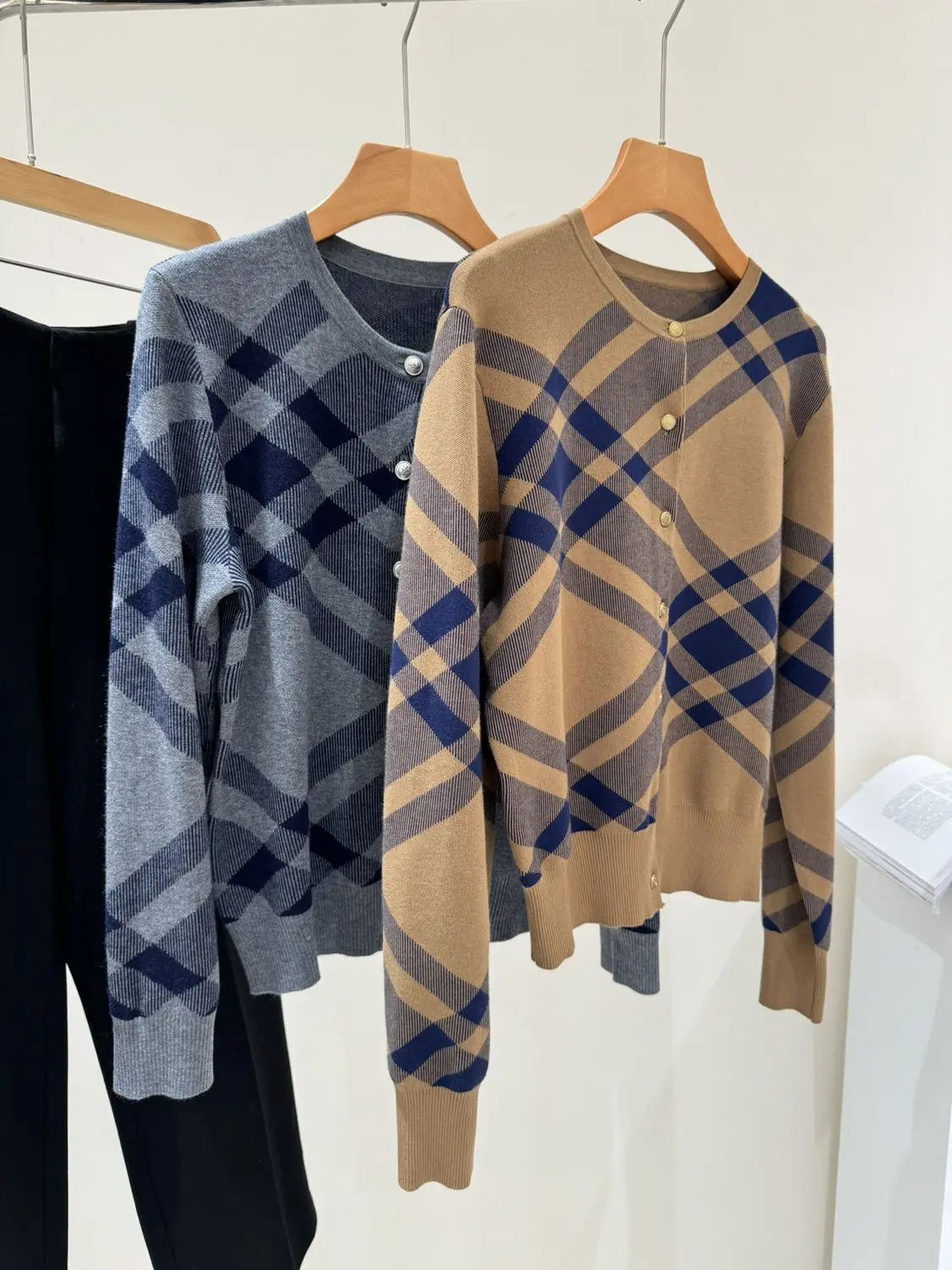Vintage O-neck Buttons Knitting Cardigan Autumn Fashion Plaid Sweater Coat Women Clothing Trend All-match Striped O-neck Top Tee