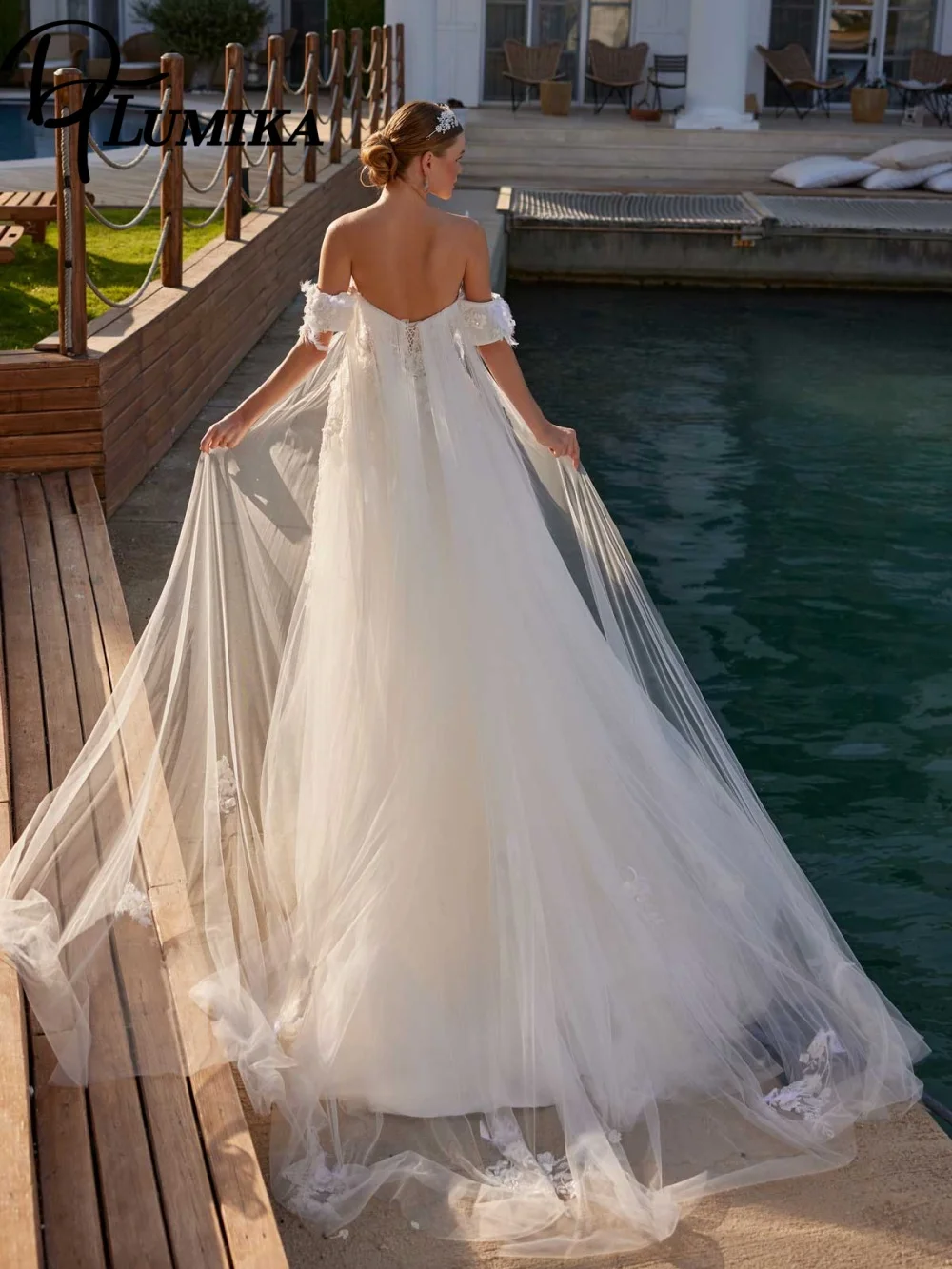 Klasyczna suknia ślubna z aplikacjami, elegancka koronka i tiul, stylowa suknia ślubna w kształcie litery A, długa do podłogi, szyta na miarę.