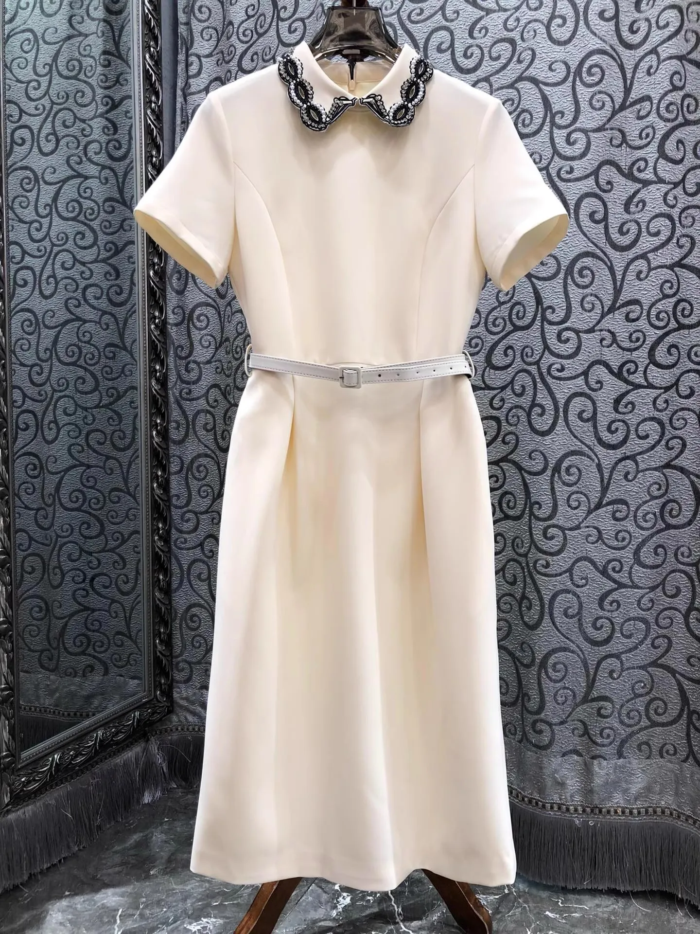 

Top Quality New Fashion Spring Dress 2026 Luxury Women Turn-down Collar Beading Embroidery Short Sleeve Midi Red Black Dress