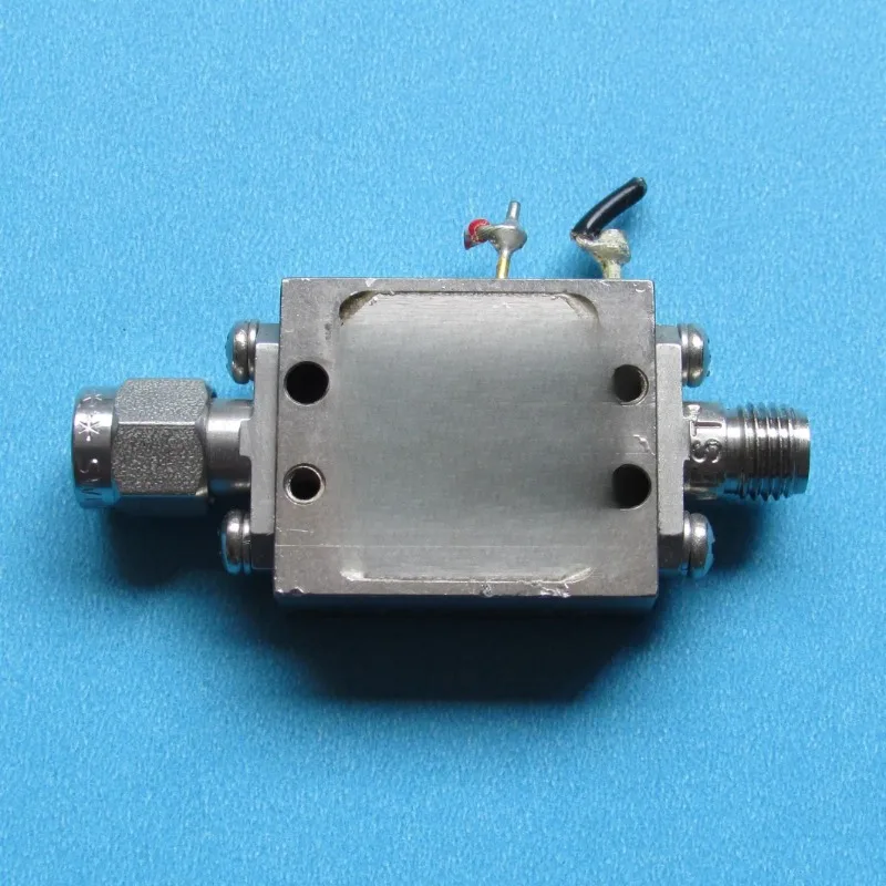 

Детали для малошумящего усилителя MITEQ AMF-1.63-1 200–2500 МГц, 18 дБ SMA