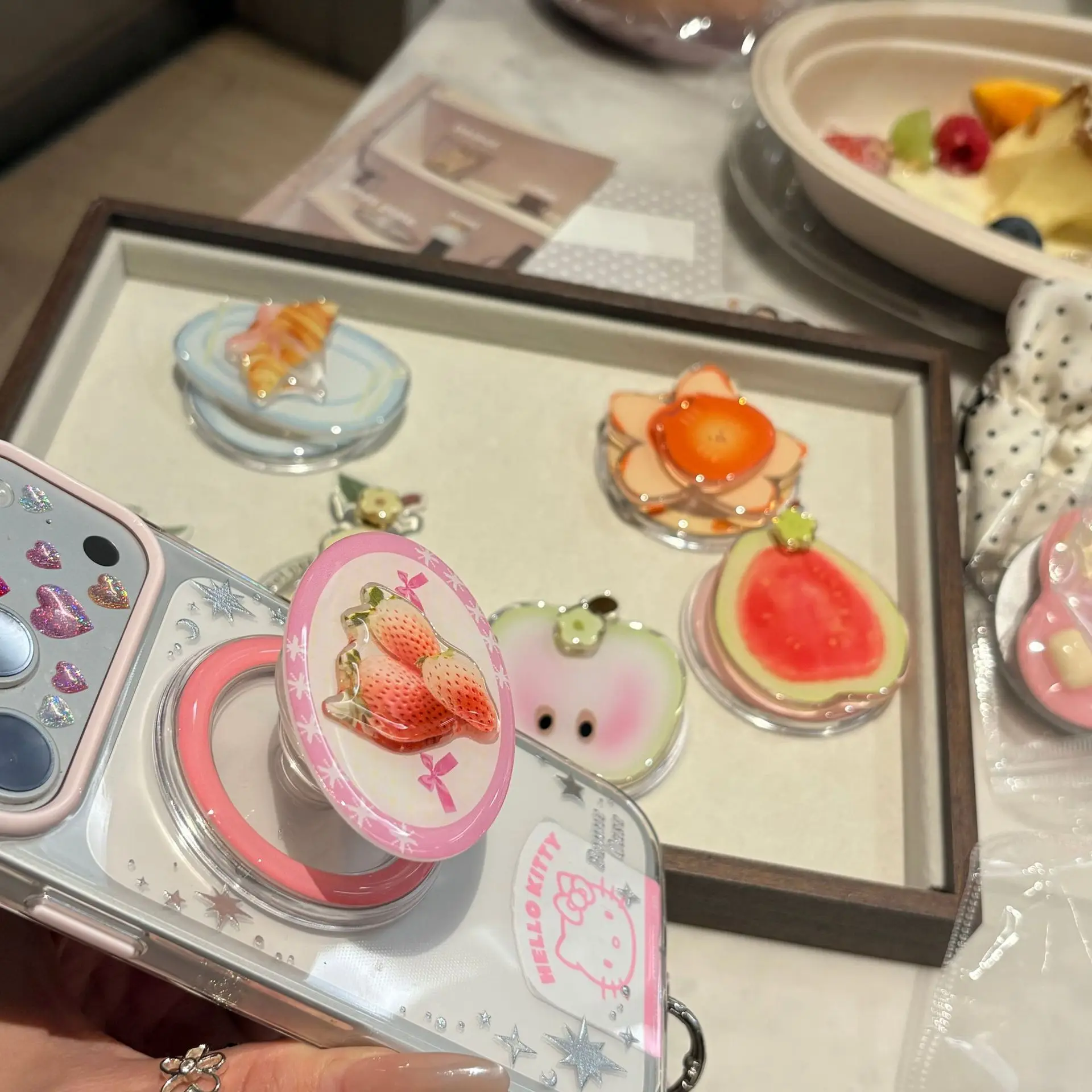 

New Fruit Series Rotating Bracket Is Suitable for Magsafe Magnetic Mobile Phone Case Desktop Lazy Artifact New Epoxy for IPhone