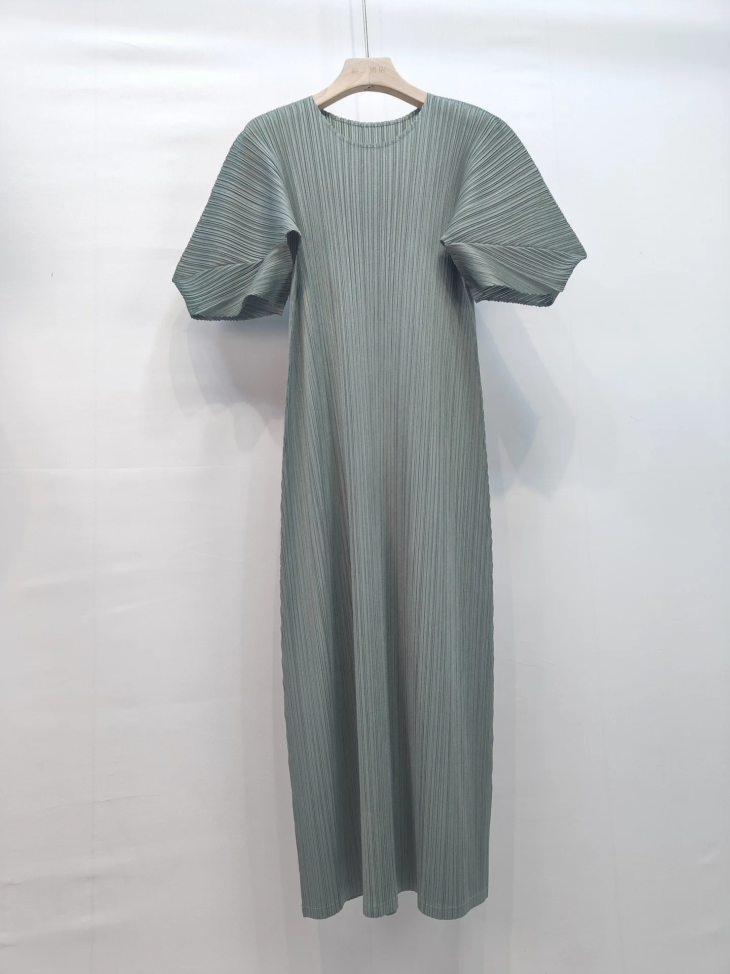 Miyake geplooide effen kleur jurk 2025, zomer nieuwe premium gevoel ronde hals losse mode comfortabele casual lange jurken