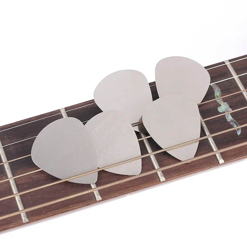 Lot de 10 plectres de guitare en acier inoxydable pour des sons lumineux et vibrants, plectres de guitare de 0,3 mm pour guitare électrique, basse, ukulélé