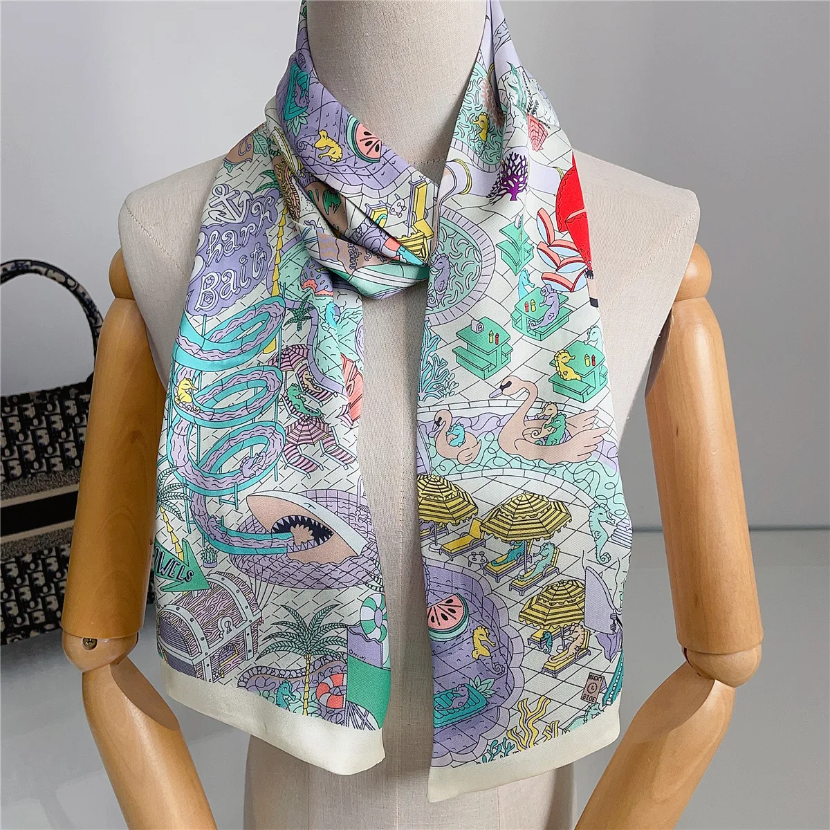 Versione coreana calda del nuovo parco divertimenti Moda femminile Versatile striscia di stampa a doppio strato Sciarpa decorativa in twill regalo