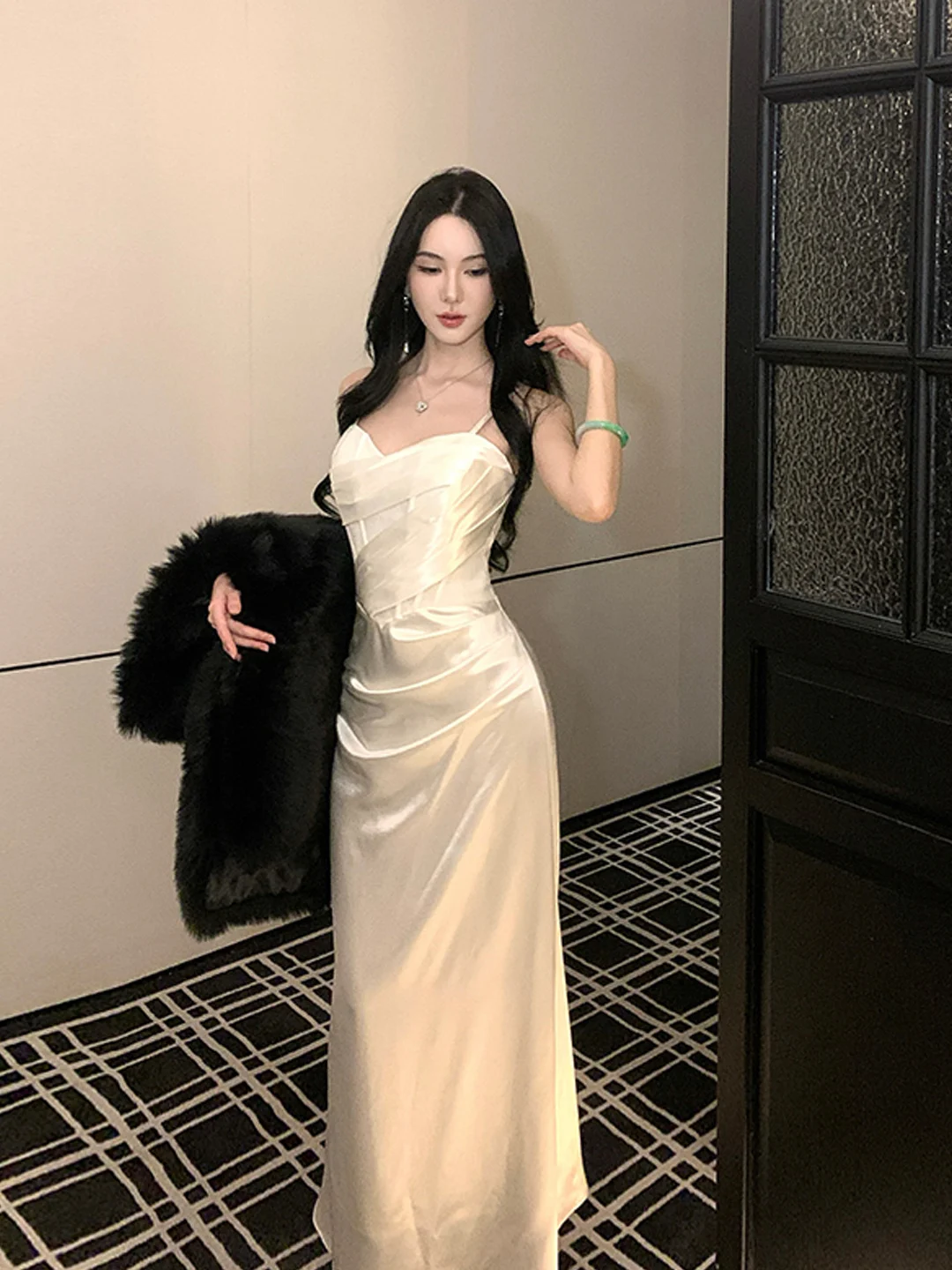 Sukienka na ramiączkach z satyny jedwabnej, wyszczuplająca, długa, wieczorowa, damska, modna, elegancka, do pracy, na wesele, na przyjęcie.