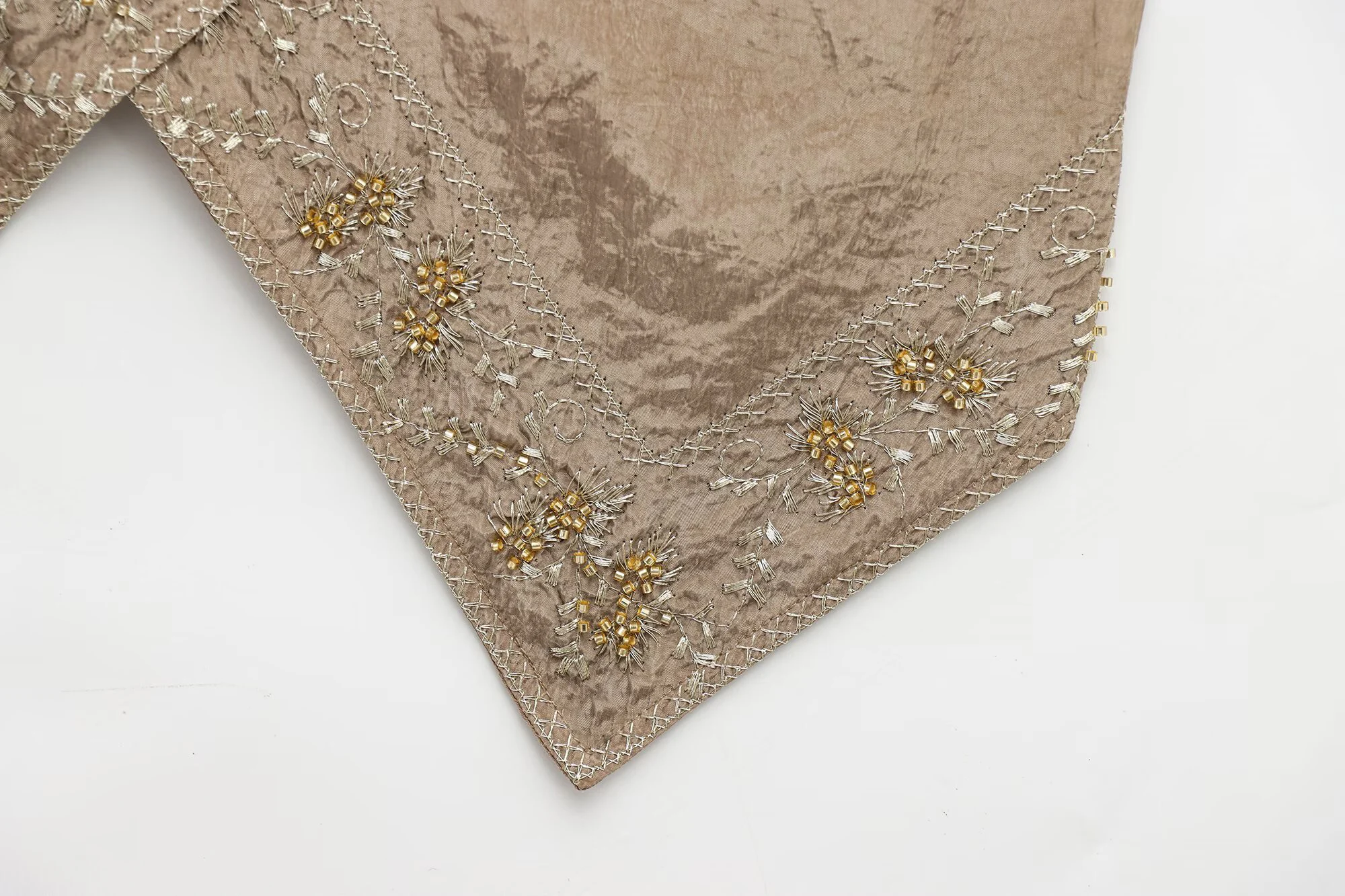 เสื้อผ้าสตรี 2025 ใหม่ยุโรปและสไตล์อเมริกัน Camisole V คอตัดกัน bBead ปักด้านบน