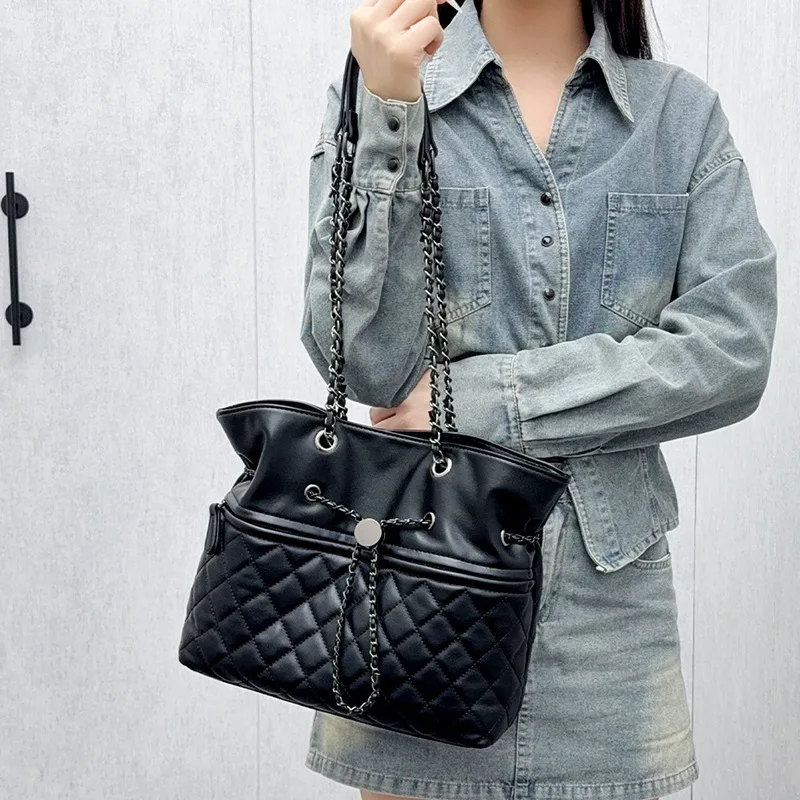 

Large-Capacity Fashion Casual Chain Bag | Vintage Drawstring, Metal Logo High-End Women's Crossbody