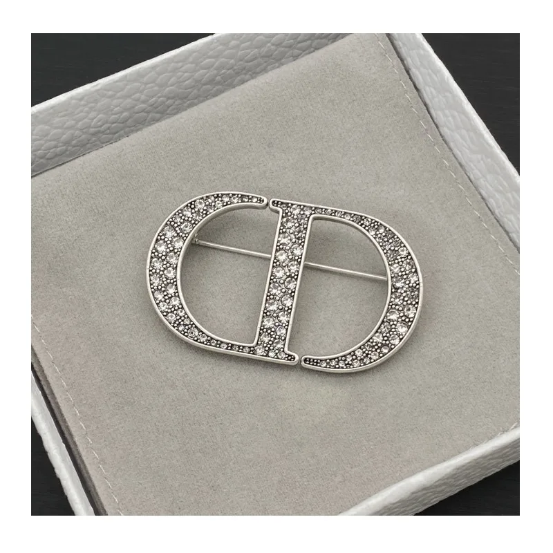 

High Version Classic Pig Nose Diamond Brooch Fashionable Versatile Full Diamond Letter Brooch Direct Sales