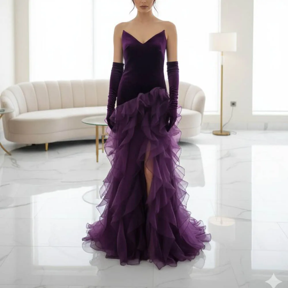 Maßgeschneidertes Abendkleid mit Rüschen unten und Handschuhen, V-Ausschnitt, ärmellose Samtkleider, seitlich geschlitztes, halbformelles Meerjungfrau-Kleid