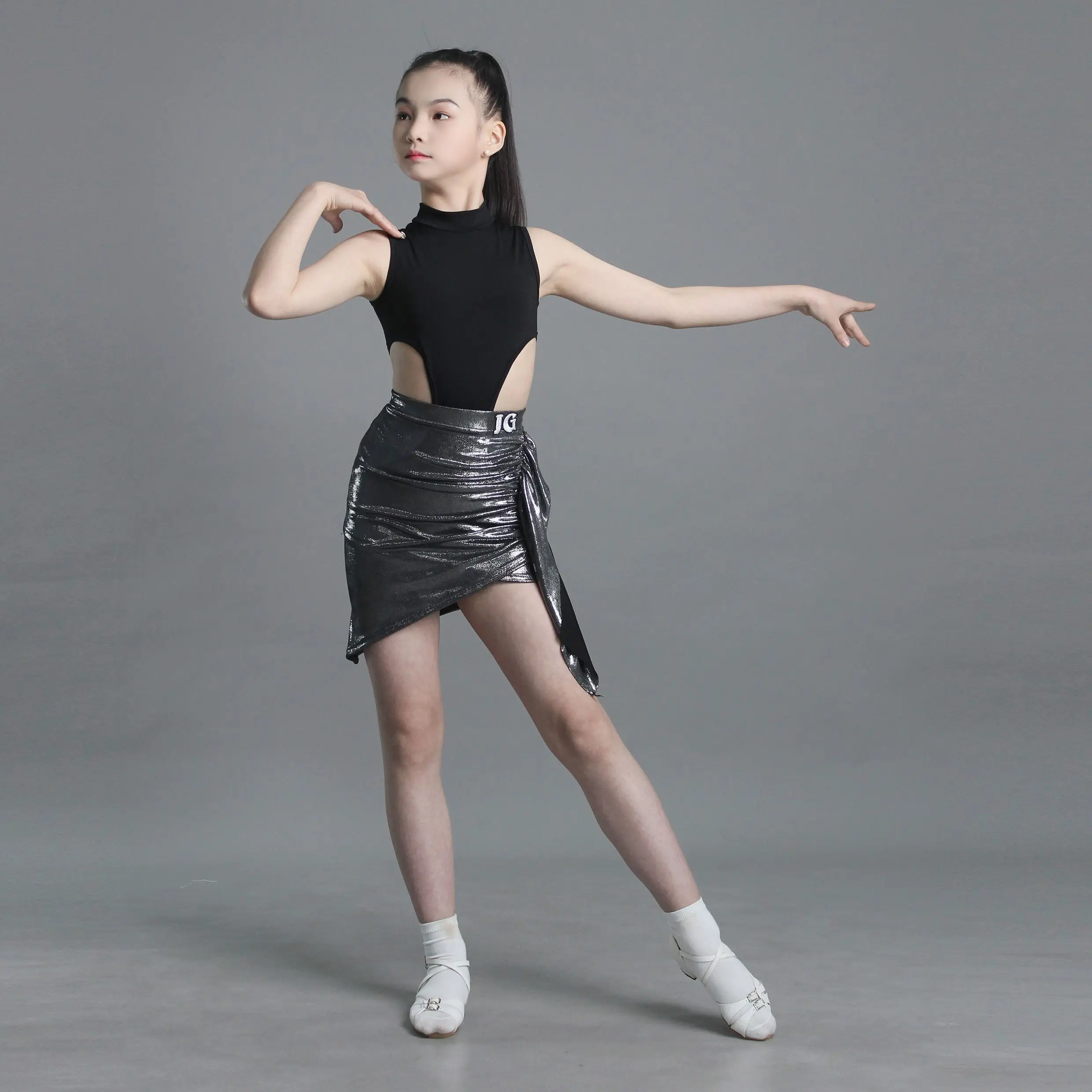 Nieuwe Latin Dans Kostuum Meisjes Prestaties Kleding Zwart Tops Onregelmatige Rok Mouwloze Jurk Rumba Samba Praktijk Slijtage DNV23816