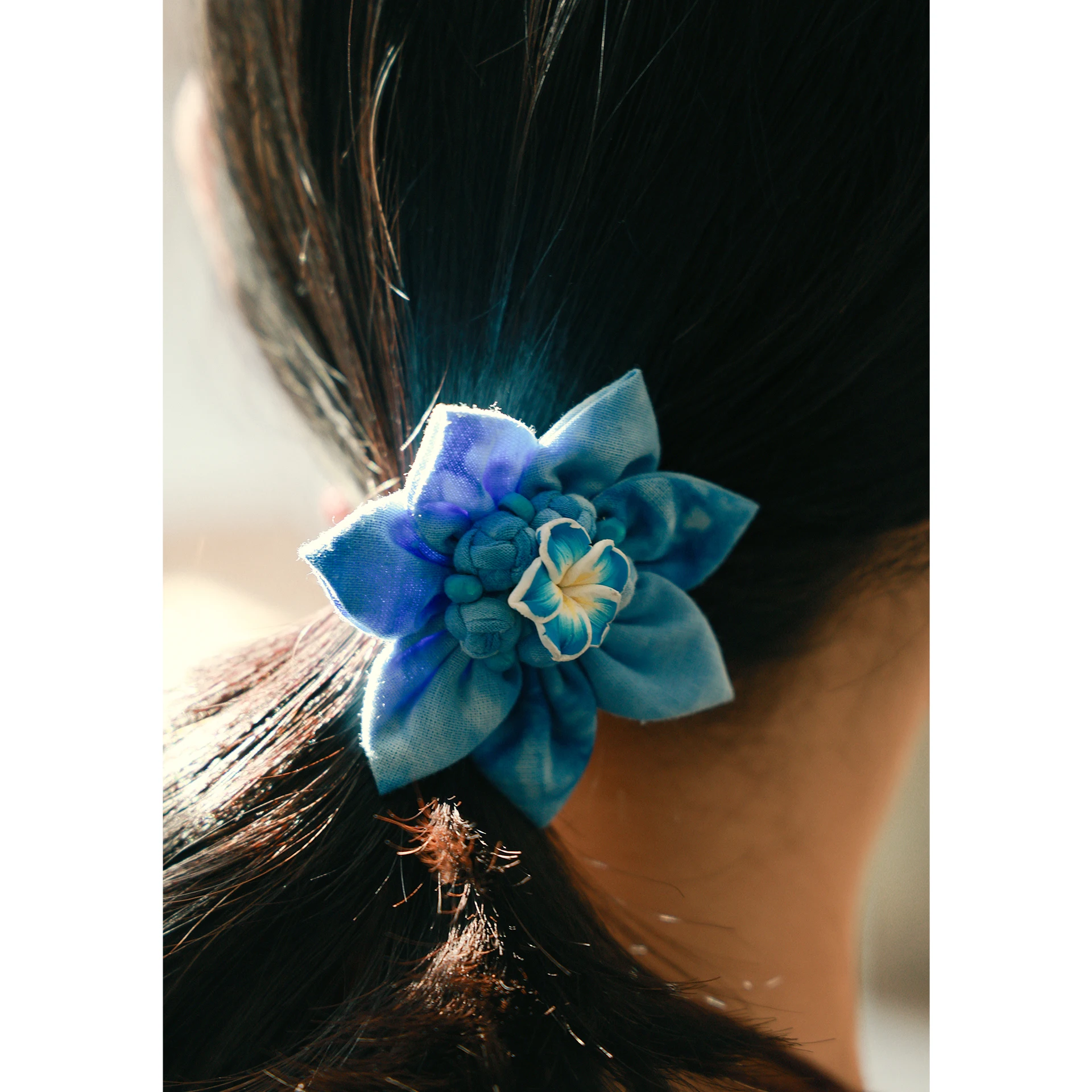 手作りの染色とプリーツ加工を施した3dフラワーヘアアクセサリー、巾着ヘアバンド、夏と春の芸術的なデザインのヘアオーナメント