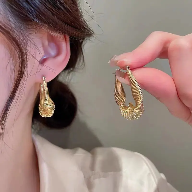 Innovative Design Geometrically Irregular U-shaped Women Personalized Earrings Stainless Steel Twisted Earrings Charming Jewelry